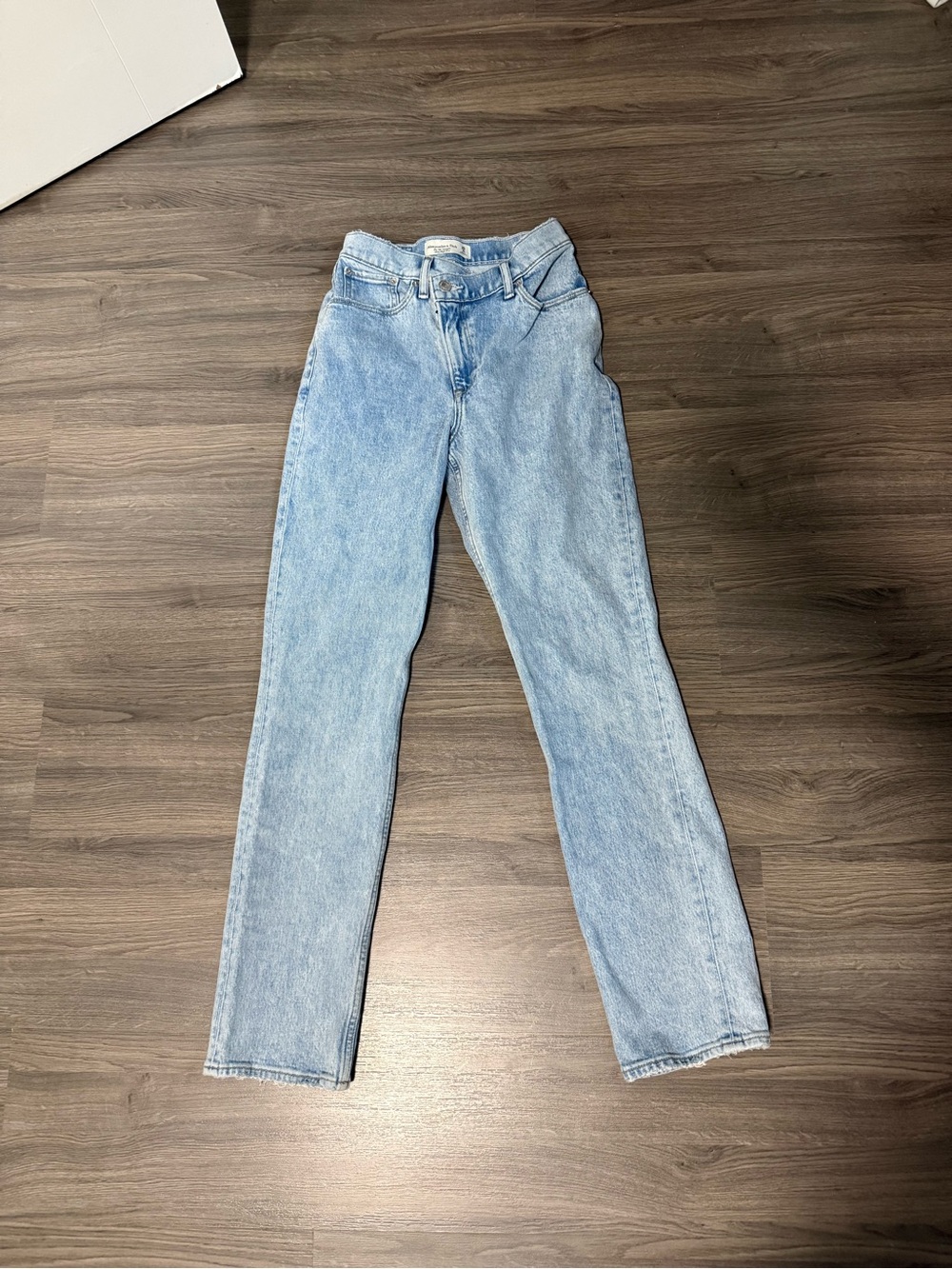 Abercrombie & Fitch Curve Love 90’s Straight Ultra High Rise Crossover Waistband